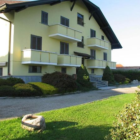 Veruno Albergo Residence Isotta מראה חיצוני תמונה