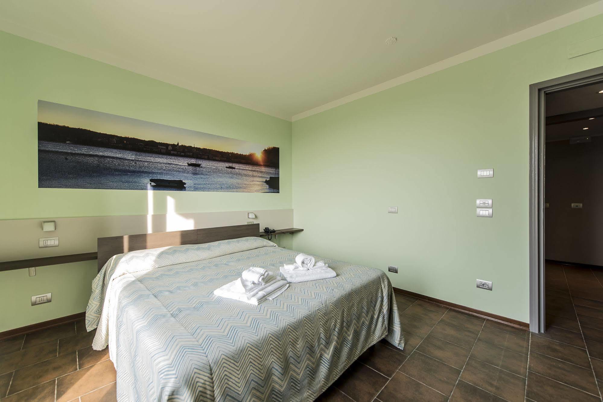 Veruno Albergo Residence Isotta מראה חיצוני תמונה