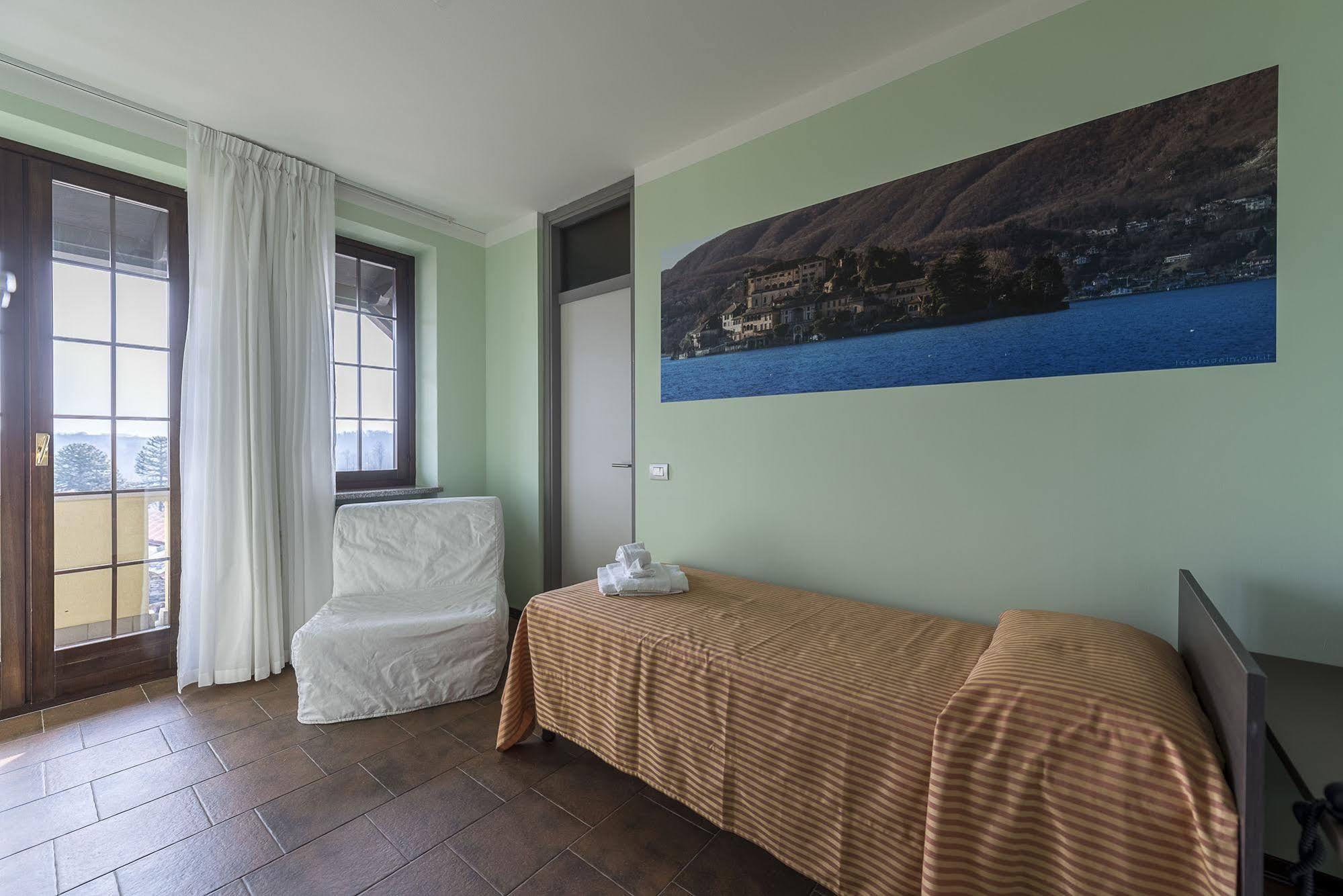 Veruno Albergo Residence Isotta מראה חיצוני תמונה