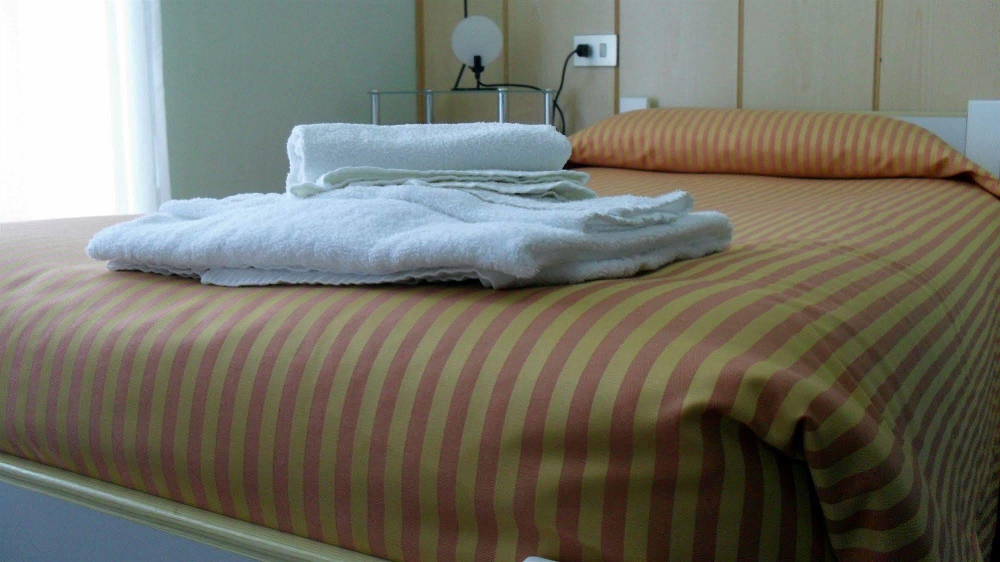 Veruno Albergo Residence Isotta מראה חיצוני תמונה